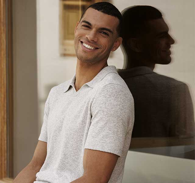 Thomas Maine korte mouw polo in wit melange, een stijlvolle en veelzijdige keuze voor elke zomerse outfit.