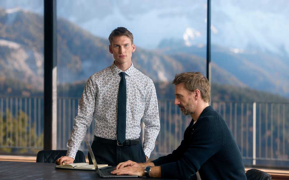 OLYMP wit overhemd met subtiele bloemenprint – stijlvolle businesslook bij Van den Broek Herenmode Haarlem