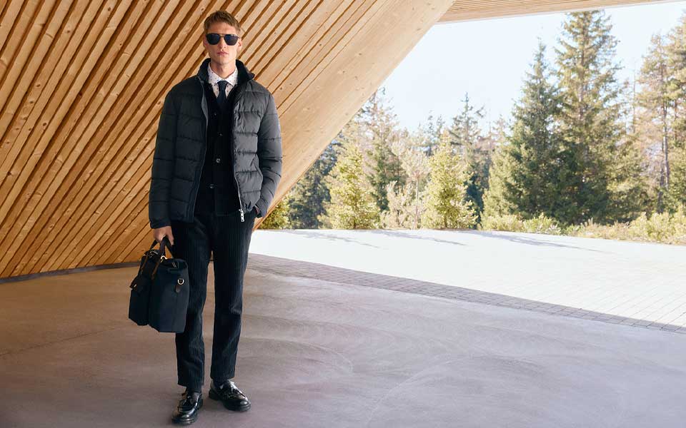 Moderne OLYMP winterlook met donsjack en overhemd – stijlvolle herenmode bij Van den Broek Herenmode Haarlem