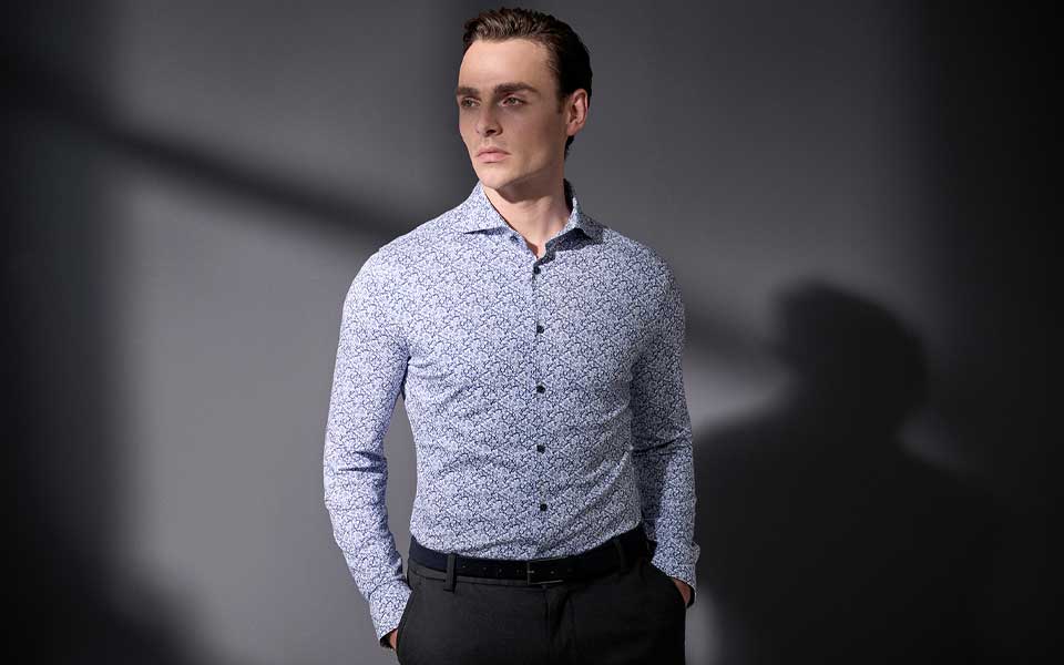 Desoto Luxury Line – Blauw Jersey Print Overhemd Desoto Luxury Line blauw print jersey overhemd voor heren stretch en comfort bij Van den Broek Herenmode Haarlem