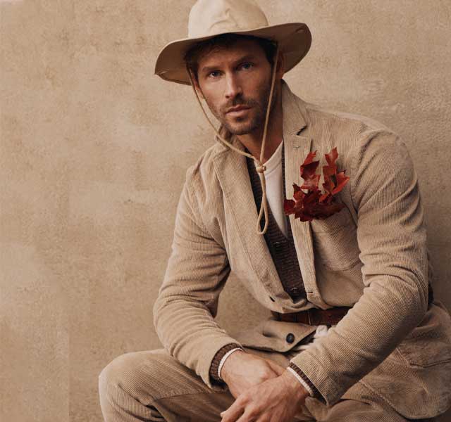 Fynch Hatton overhemden – stijlvolle blauwe tinten voor heren Fynch Hatton lichtblauwe V-hals sweater met bedrukt overhemd – stijlvolle herenmode